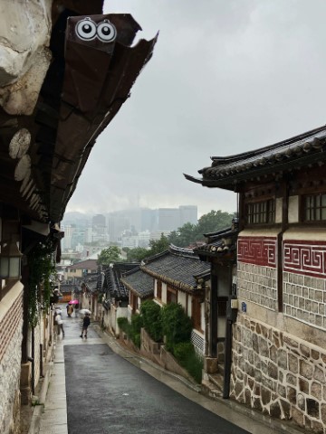 (2025) Top 3 Must-Visit Spots in Seoul : from traditional to vivid  Gyeongbokgung Palace Bukchon Hanok Village Myeong-dong 