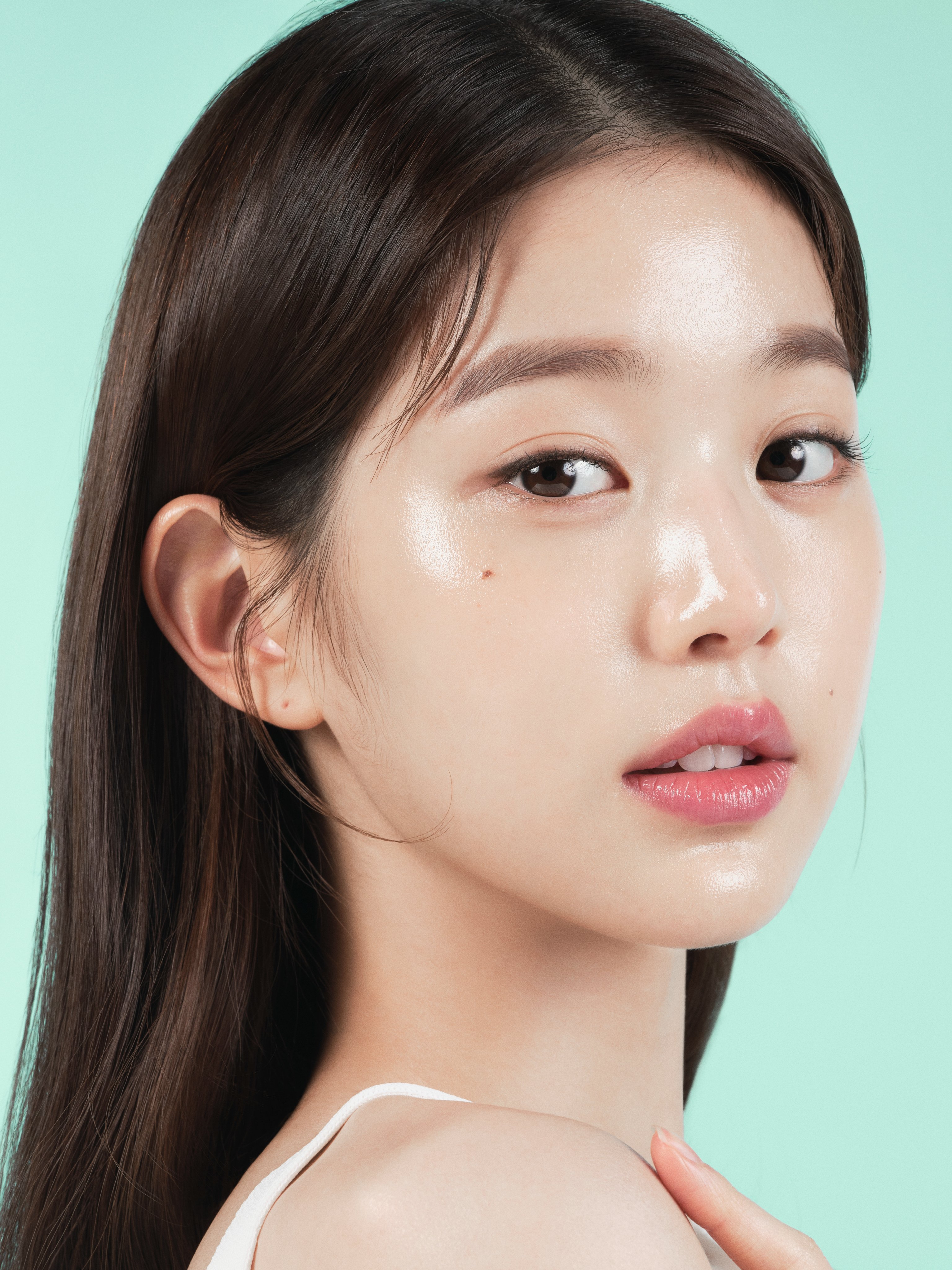 Jang Wonyoung's Secret to Flawless "Egg-Smooth" Skin: Makeup Tips to Try